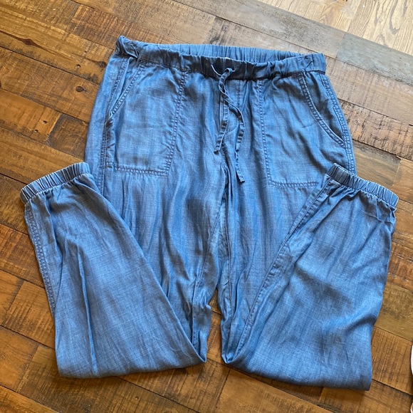 Tommy Bahama Denim Jogger - Picture 2 of 8